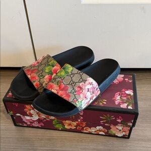 Gucci Floral Slide Sandals - Black and Pink